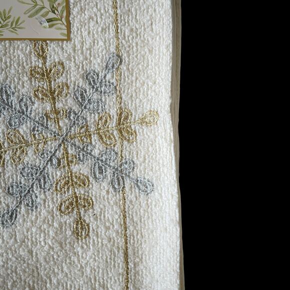 Lillian August Christmas Placemats Set of 4 Gold & Silver Snowflake Holiday Glam - Picture 10 of 13